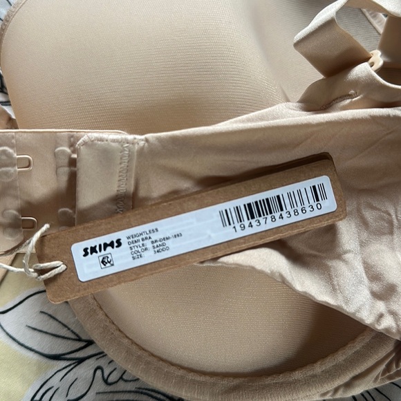 NWT SKIMS Weightless Demi Bra | Color Sand | Size 34DDD - Picture 3 of 4